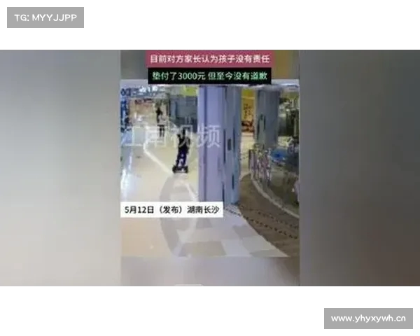 商场内老人因与骑平衡车男孩相撞骨折 男孩家属称商场应负主要责任 商场内老人因与骑平衡车男孩相撞骨折 男孩家属称商场应负主要责任